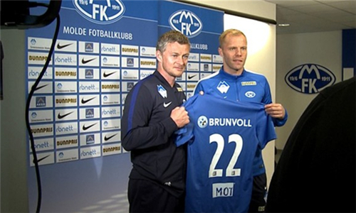 土媒：黄潜前锋尼古拉-佩佩正计划与成人影片演员结婚（土媒称黄潜前锋尼古拉·佩佩计划与成人电影演员结婚）