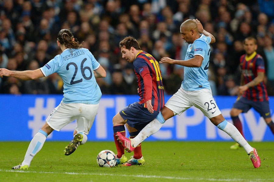 连救4个局点轰6-0！王曼昱打出窒息逆转，第三局直接打崩对手（连救4个局点后6-0反击，王曼昱上演窒息式逆转，第三局彻底打垮对手）