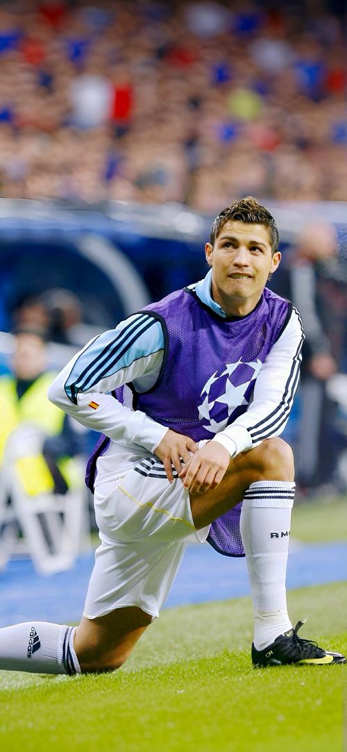 追平切尔西升英超第6！B费2射1传一战造2大神迹，曼联4-1复仇狼队（曼联4-1雪耻狼队升至英超第6追平切尔西！B费双响+助攻缔造两项神迹）