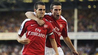 意媒：德佬对孔蒂依然保持完全信任，双方将召开会议分析现状（意媒：德劳伦蒂斯依旧对孔蒂完全信任，双方将会面评估现状）