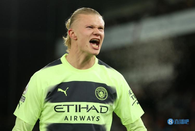 热议成都被罚：想出前5排空场的是人才；应重罚肇事者轻罚俱乐部（成都处罚引热议：“前五排空场”被指离谱，主张重罚肇事者、从轻俱乐部）