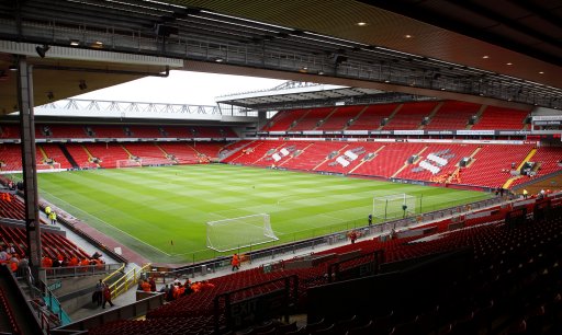 英超焦点战：维拉1-2绝杀阿森纳，曼城争冠机会大增（英超重磅对决：维拉补时2-1击败阿森纳，曼城争冠形势看涨）