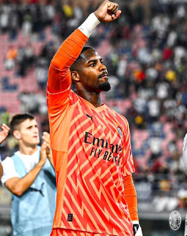 王哲林：新赛季首先要打好开局，希望常规赛有好的排名（王哲林：新赛季力争开门红，常规赛冲击更高排名）