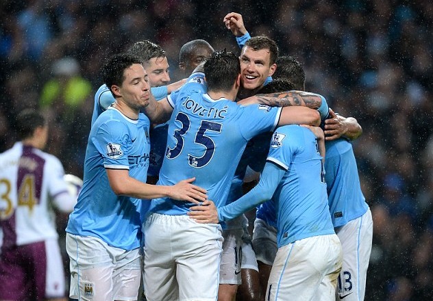 “苏超”冠军的排面，泰州市委书记和市长更衣室祝贺泰州夺冠（泰州问鼎苏超，市委书记、市长走进更衣室致贺）