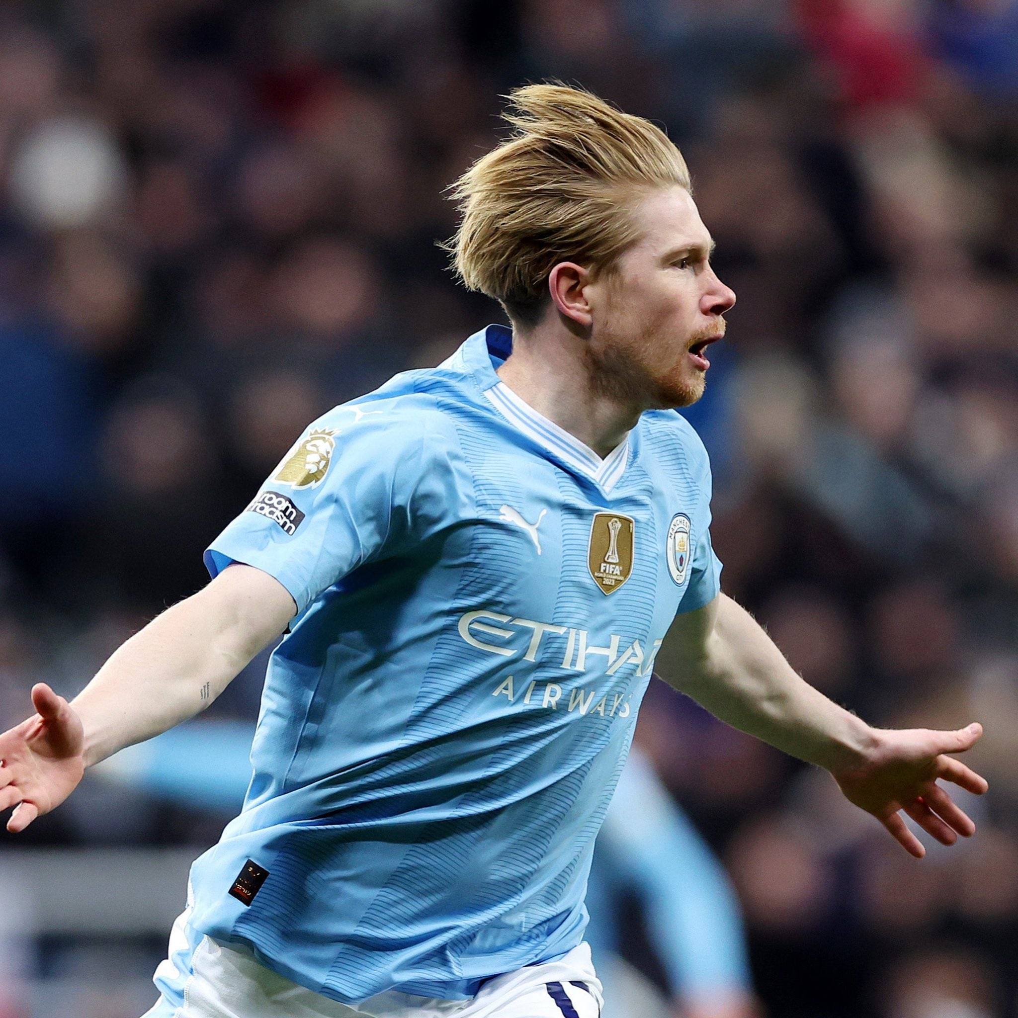 塞维利亚官方：谴责德比战球迷投掷物品行为，正配合警方调查（塞维利亚官宣：谴责德比战球迷投掷行为，正与警方配合调查）